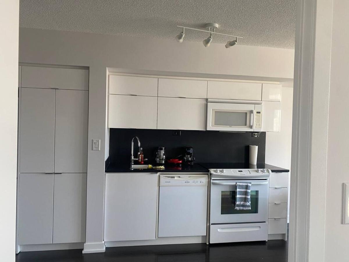 Family Oriented Downtown Toronto 2Bdrm Condo With Parking & Office Space Esterno foto
