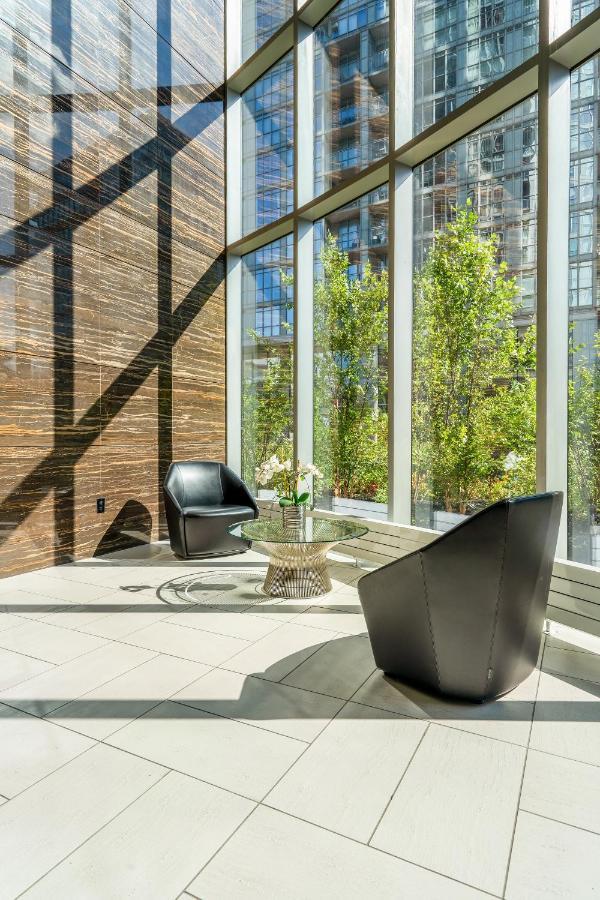 Family Oriented Downtown Toronto 2Bdrm Condo With Parking & Office Space Esterno foto