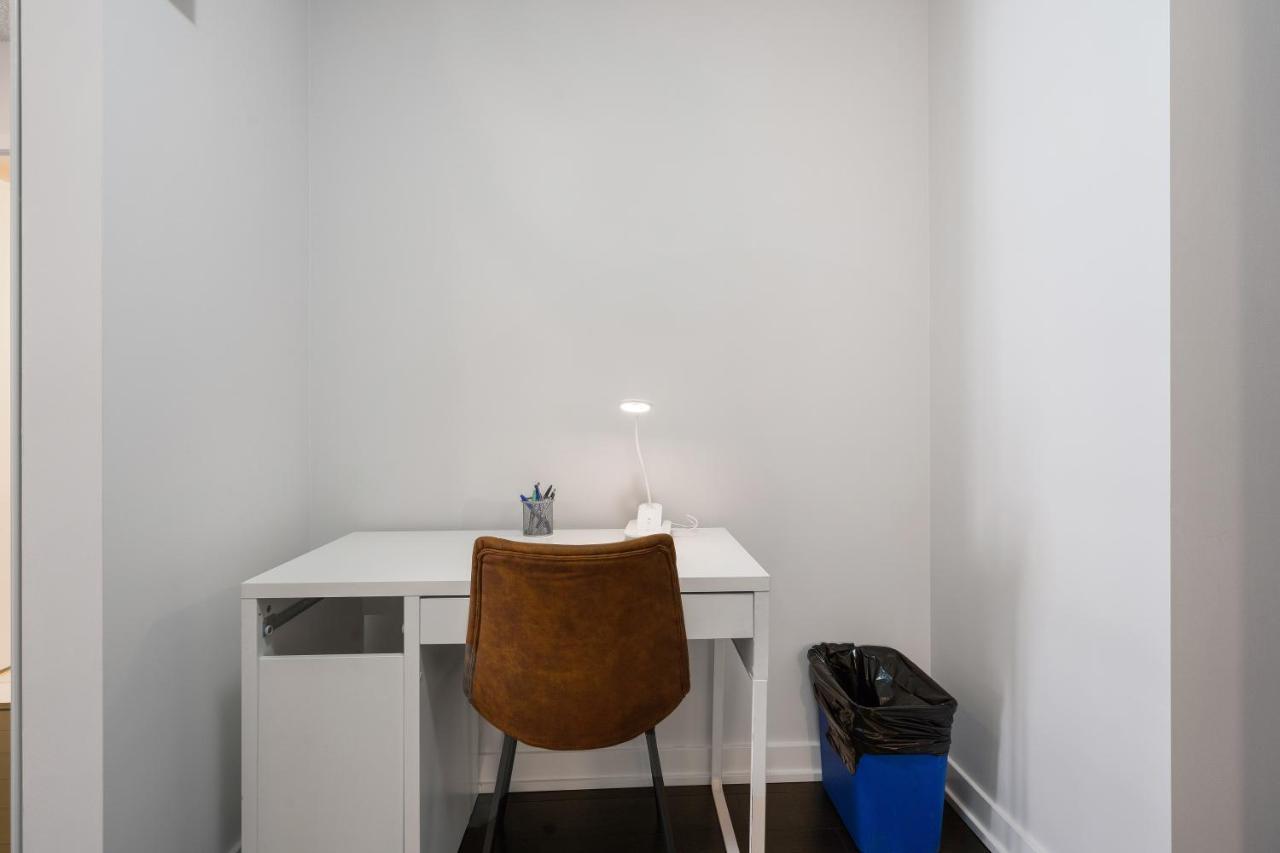Family Oriented Downtown Toronto 2Bdrm Condo With Parking & Office Space Esterno foto