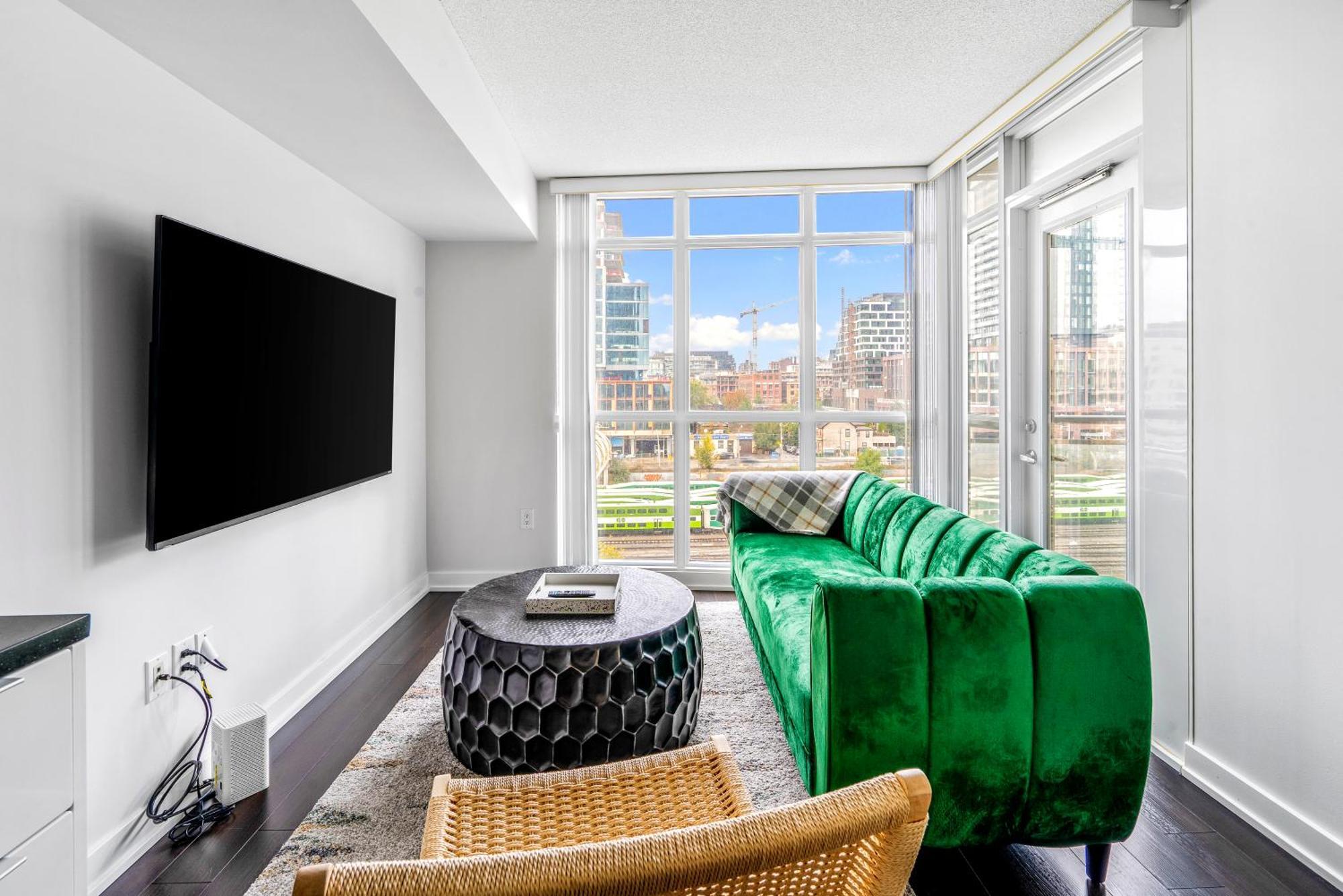 Family Oriented Downtown Toronto 2Bdrm Condo With Parking & Office Space Esterno foto